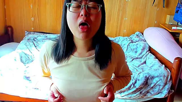Amateur Dikke Tieten, Amateur Met Bril, Aziatisch Grote Borsten Masturbatie, Japans Grote Tieten