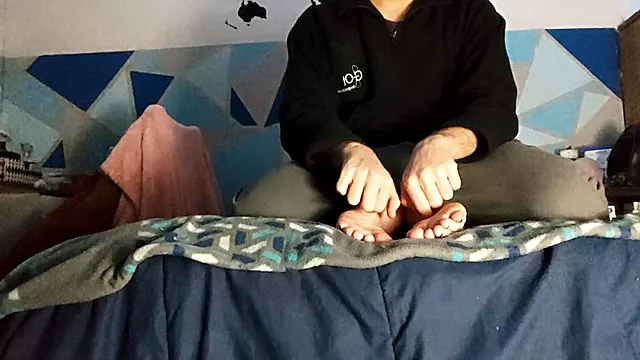 Amateur Foot Tickling Casual Tickle Time Face Down with My Argentine Girlfriend Part 1