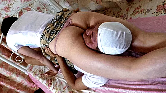 เท้า, ผู้หญิงสูง, ผู้หญิงใช้ตีนในรถ