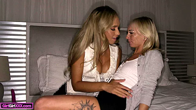 Velká Prsa Lesby Milf, Prsaté Kundy, Velké Kundy, Černovláska Blondýna, Blondýny Lesbičky