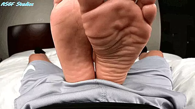 * Custom Scraps * Athetlic Latina mami MILKS dick with her CHUNKY SOLES! Footjob Fun! - MOV
