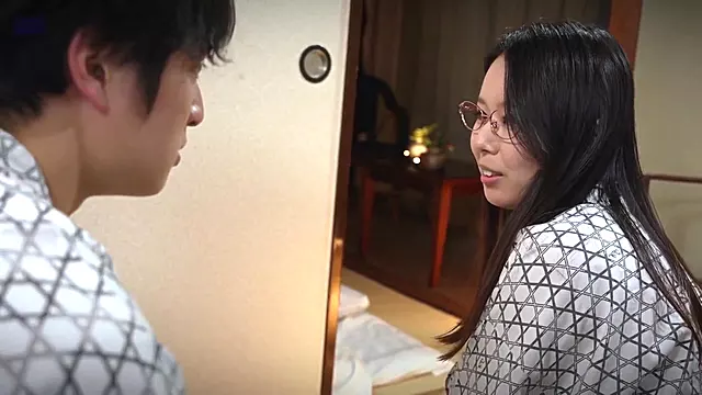 Asian Große Titten, Schwanz Asian, Asiatische Lady, Grosser Schwanz Milf, Frau Direktor, Brünette Milf