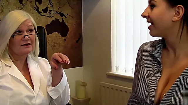Prsate Babky, Velka Prsa Cernovlasky, Lesbičky Černovlaska, Mature Bruneta, Lesbicky Lizani Kundy