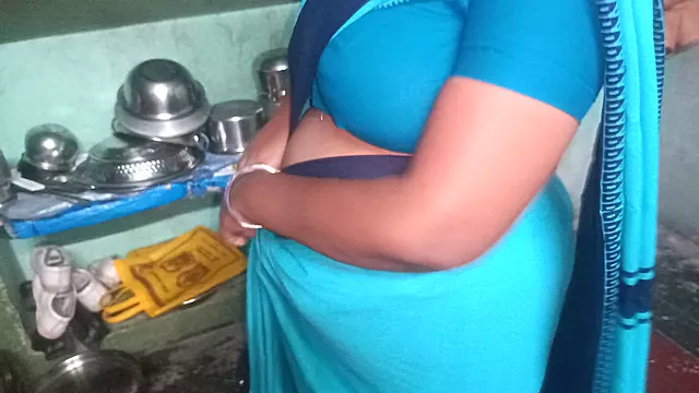 Indian Aunty Saree Changing Porn Video