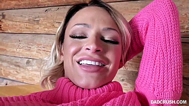 Emma Hix - Cabin In The Woods Cooch In Hd