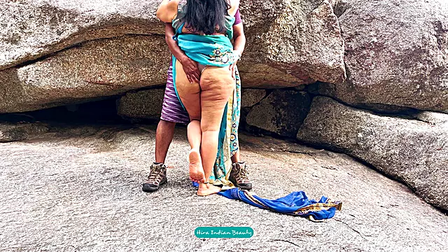 Parejas Indias, Pareja Sexo Y Besos, Pareja Outdoor, Majo Milf, Besando Milf, Milf Pareja, Milf Al Aire Libre