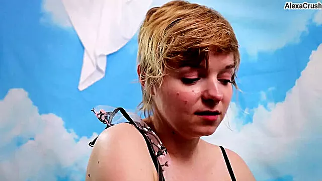 Amatorka Solo, Blondynka Masturbacja, Blondynki Małe Piersi, Lizanie Cipki, Onanizm Wlosow