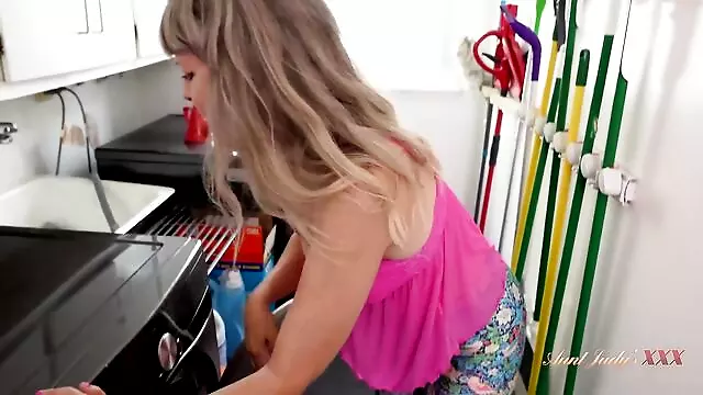 Derdhja E Spermes Ne Pidh Brenda, Goce Seksi, Gra, Hapi, Njerka, Vete, Done Mature, Vazhdo, Realitet