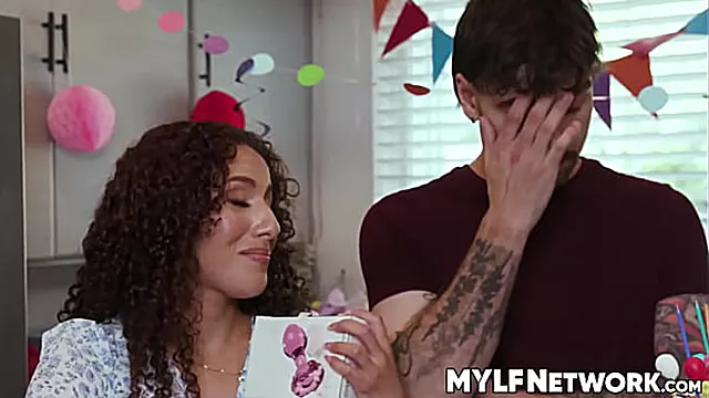Cougar Gros Cul Anal, Cul Gros Nichons Anal, Grosse Mature Anal, Cuillere Anal, Pornostar