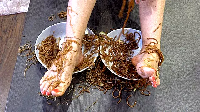Pies Sucios, Comer Con Los Pies, Fetiche De Pies, Pies, Vieja Fetiche Pies