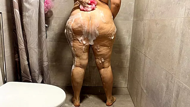 SURPRISE ANAL AND CUM IN MOUTH FOR BIG ASS STEPMOM IN THE SHOWER