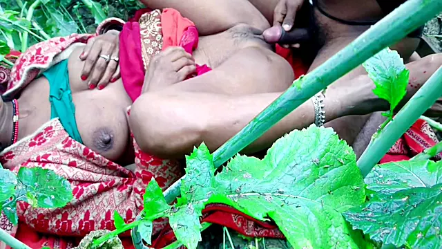 Bangali Nai Naveli Merried Wife Ko Pati Ne Apne Patni Jungal Me Lejake Hard Chudai Kiya Aur Apne Dost Se Bhi Chudwaya Apne Wife
