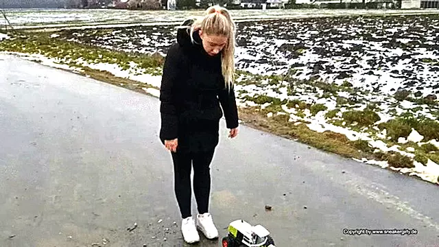 Spark I Pik, Beskidt Penis, Beskidt, Fodfetish, Fødder, Footjob Under, Sure Tæer, Hvide, Støvle Job