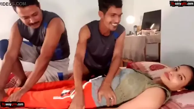 Delhi College 18Yo Schoolgirl Girl And Boys Having Fun In Room
