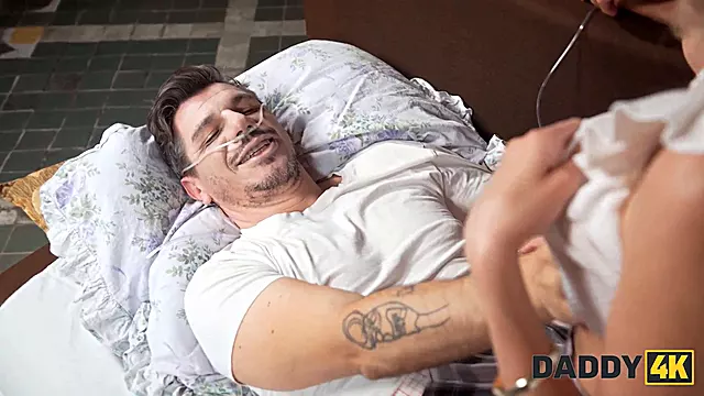 Prelepe Devojke, Sexy Mladi, Tata, Tata Jeba Djevojcicu, Prijateljica, Mlade, Gleda Dok Mu Jebe Devojku