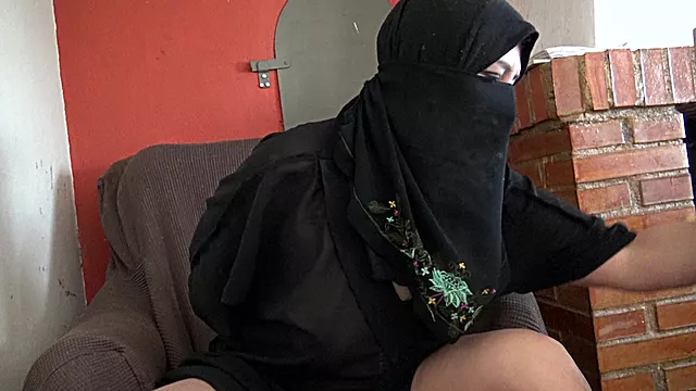 Arab Slut Shows off Her Body and Plays with Her Hairy Pussy