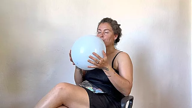 having fun with balloons m4