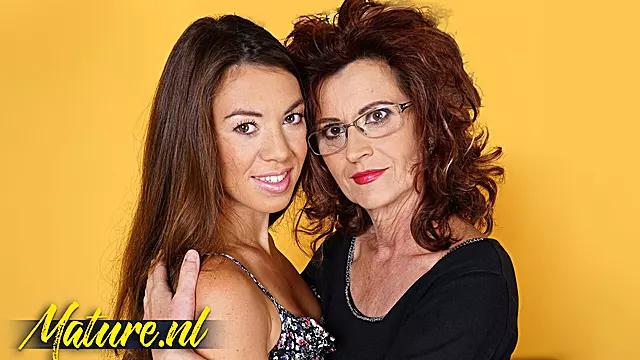 Omas Arsch Lecken, Milf Sexy Ficken, Lesben Muschi Lecken, Oma Lesben, Lesben Muschisaft Lecken