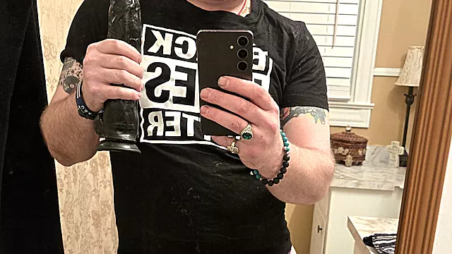 Yummy dude's looking fo daddy