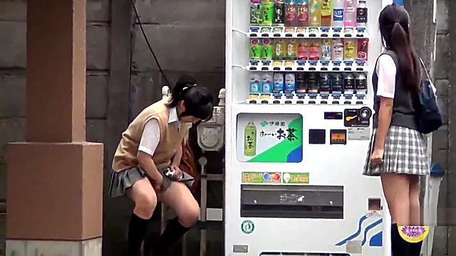 Pornoid Japoneze Asiatice, Asiatice Batrane
