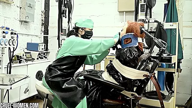 Klinik Fessel, Bondage Fetisch, Gummi Bondage, Sklavin Fesseln, Domination Hart, Harter Latex Fuck