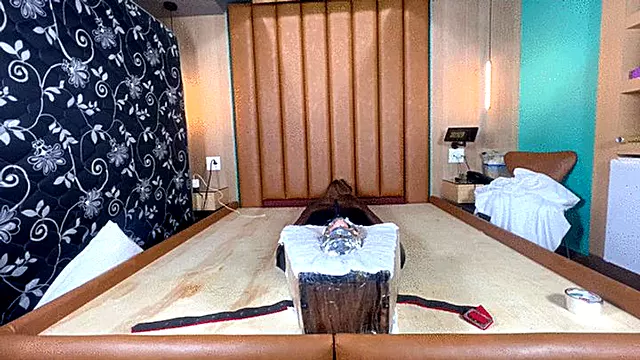 Asien Bondage, Asiater Sidde På Ansigt, Bondage Dominans, Kvindelig Dominans Bondage, Bundet Brunette