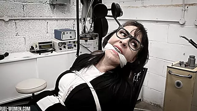 Svázaná S Roubíkem, Ošetřovatelky Bondage, Spoutaná S Roubíkem