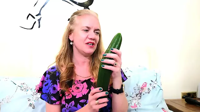 Granny A Mature, Boubelky Zrale Zeny, Máma Sama Doma, Kozy, Masturbace Solo, Velky Kozy Masturbace
