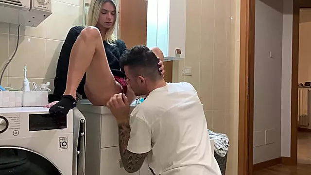Rozzo Amatoriale, Leccate Di Figa Amatoriali, Bionda Scopata In Bagno, Sega In Bagno, Pompino Con Sborrata