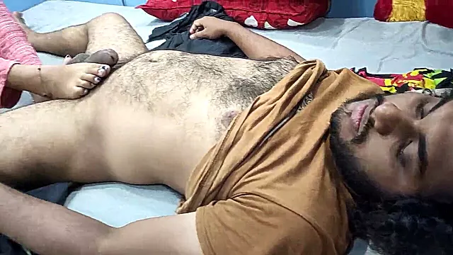Приятелката Изневерява, Изневяра Домакиня, Чекии С Крака, Hd Footjob Порно, Поли