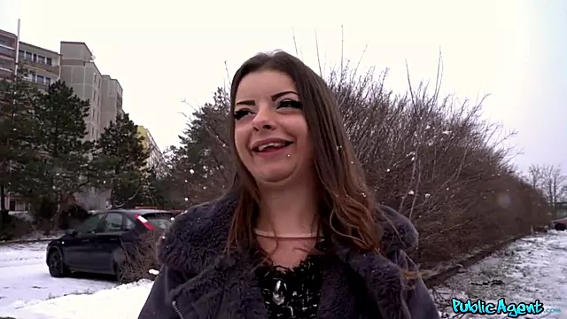 Blowjob Abspritzen, Öffentlich Blowjob, Zwischen Titten Abspritzen, Sperma Auf Kleinen Titten