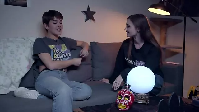 Lesbijki Nastolatki 18, Laski Lesbijki, Małe Cycki Dziewczyn, Nastolatki, Małe Cycki, Przekłuwanie Lesbijki