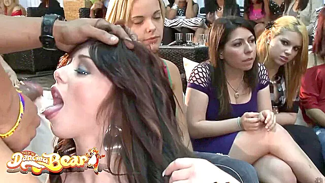 Store Patter Brunetter, Sorte Bryster, Blondine Blowjob, Patter, Deepthroat, Bryster Ride, Sutter Stripper
