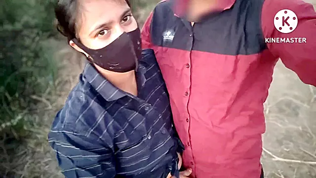 Indian virgin schoolgirl has her first hookup with her boyfriend in the jungle
