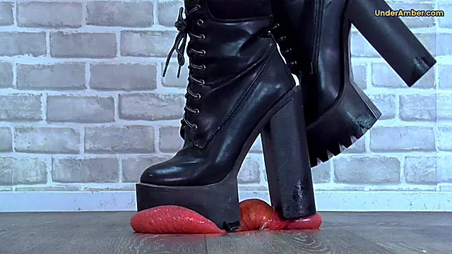 Zgniatanie Jąder, Buty I Stopy, Butami Po Jajach, Buty Fetysz, Fetysz Kutasa, Penis W Bucie