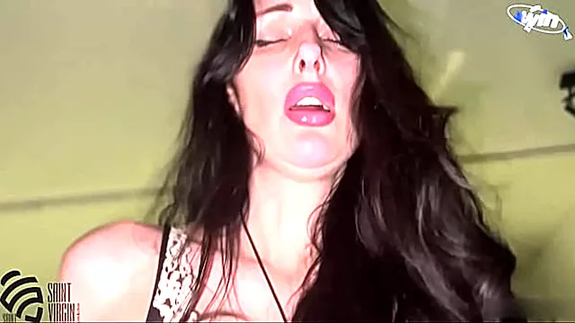 Výstřik Na Amatérku, Ženská Ve Vane, Krasne Pysky, Plnostihla Mature, Horké Milf, Prsata Brunetka
