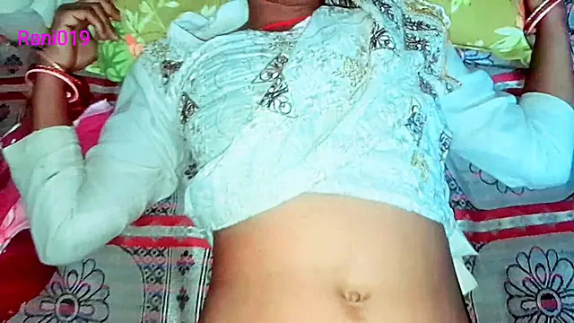 Desi Indian housewife Rani Bhabhi gets into some intense anal action