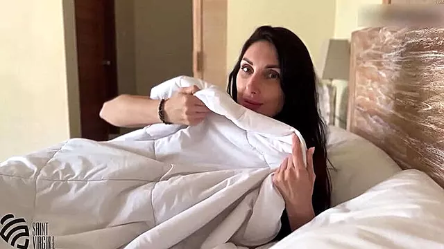 Stepmom Liza Virgin Gets Creampie in My Bed