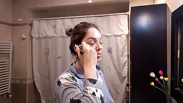 My Girlfriend's Hot Om Scene While She Masturbates Playing Computer - Hindi Audio Nude HD