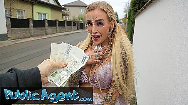 Daisy's stripshow video